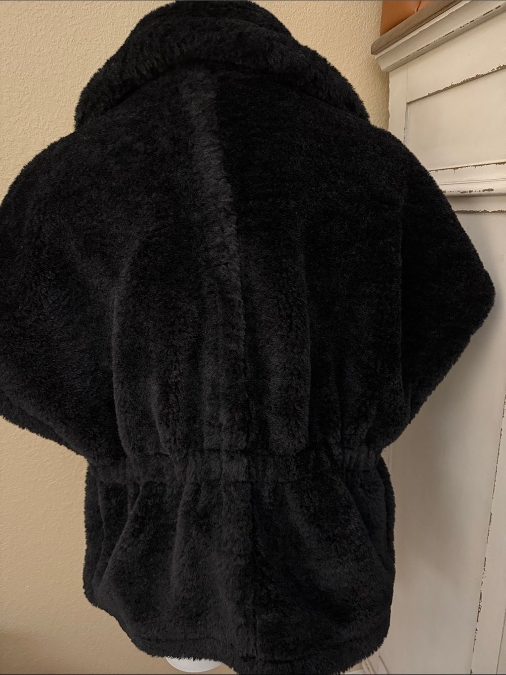 Black Faux Shearling Shawl-Collar Belted Teddy Jacket - Picture 5 of 6
